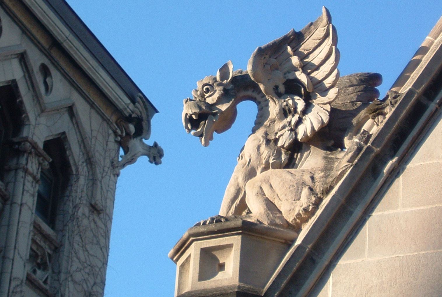 Cobb Gate (foreground) and Anatomy (background), University of Chicago (