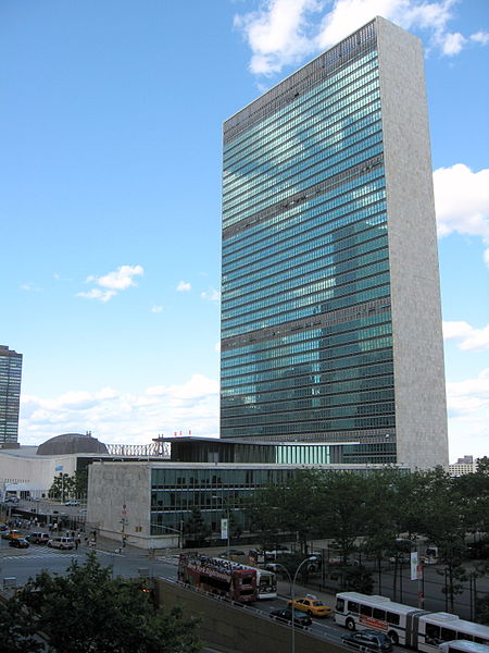 Oscar Niemeyer, United Nations Headquarters, view from south, New York, NY, 1947-1952 (photo: Padraic Ryan, June 22, 2007)